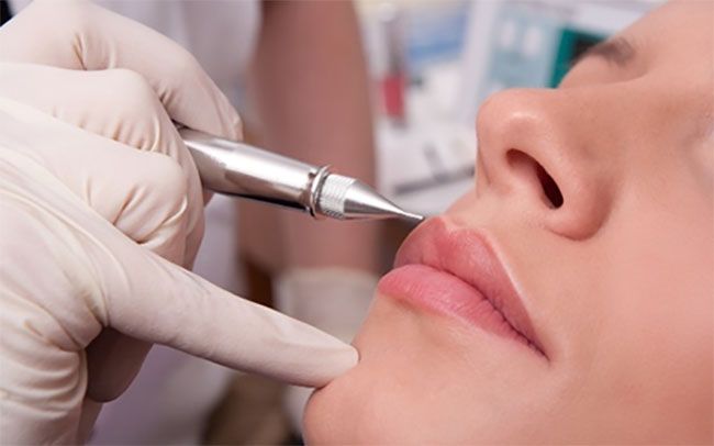 Eyeliner micropigmentado fino